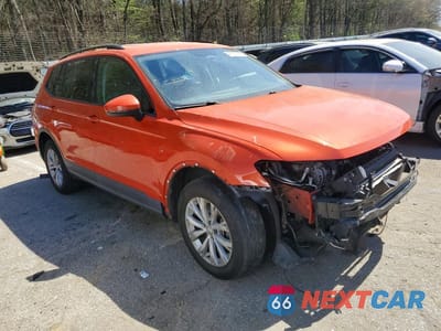 Czwarte zdjęcie samochodu z boku: 2018 VOLKSWAGEN TIGUAN S VIN:3VV0B7AX5JM112243 - miniatura