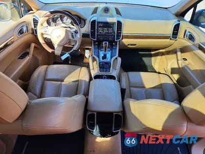 Zdjęcie 8 z 12 samochodu: 2012 PORSCHE CAYENNE VIN:WP1AA2A20CLA11157 - miniatura