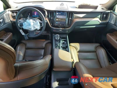Zdjęcie 8 z 11 samochodu: 2023 VOLVO XC60 ULTIMATE VIN:YV4H60DA4P1226791 - miniatura