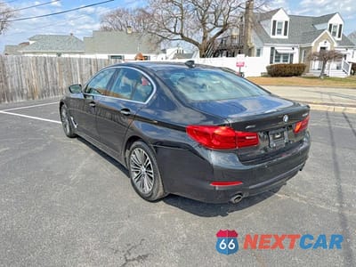 Trzecie zdjęcie samochodu z tyłu: 2018 BMW 530 XI VIN:WBAJA7C58JWA71740 - miniatura