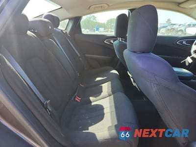 Zdjęcie 10 z 12 samochodu: 2015 CHRYSLER 200 LIMITED VIN:1C3CCCAB8FN614252 - miniatura