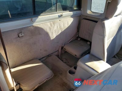 Zdjęcie 10 z 11 samochodu: 2001 NISSAN FRONTIER XE VIN:1N6DD26S51C333978 - miniatura