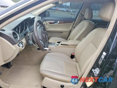 Zdjęcie 7 z 11 samochodu: 2012 MERCEDES-BENZ C 250 VIN:WDDGF4HB1CR192450 - miniatura