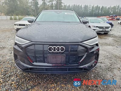 Piąte zdjęcie samochodu w środku: 2021 AUDI E-TRON PREMIUM VIN:WA1AAAGEXMB021371 - miniatura