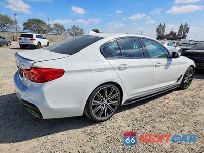 Trzecie zdjęcie samochodu z tyłu: 2019 BMW 540 I VIN:WBAJE5C56KWW32153 - miniatura