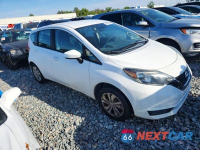 Czwarte zdjęcie samochodu z boku: 2017 NISSAN VERSA NOTE S PLUS VIN:3N1CE2CP9HL372828 - miniatura