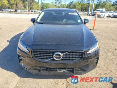 Piąte zdjęcie samochodu w środku: 2022 VOLVO S60 B5 MOMENTUM VIN:7JRL12FZ5NG154358 - miniatura