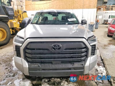 Piąte zdjęcie samochodu w środku: 2023 TOYOTA TUNDRA SR5 VIN:5TFLA5EC9PX011672 - miniatura