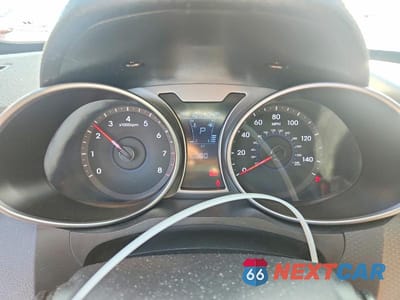 Zdjęcie 9 z 12 samochodu: 2013 HYUNDAI VELOSTER BASE VIN:KMHTC6AD2DU146872 - miniatura