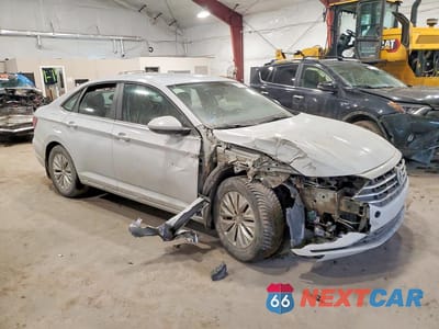 Czwarte zdjęcie samochodu z boku: 2019 VOLKSWAGEN JETTA S VIN:3VWN57BU5KM099623 - miniatura