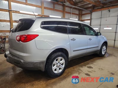 Trzecie zdjęcie samochodu z tyłu: 2012 CHEVROLET TRAVERSE LS VIN:1GNKVFED8CJ269071 - miniatura