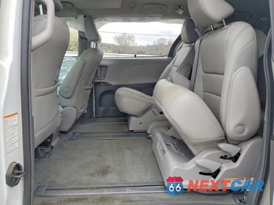 Zdjęcie 11 z 12 samochodu: 2018 TOYOTA SIENNA XLE PREMIUM 8-PASSENGER VIN:5TDYZ3DC8JS958025 - miniatura