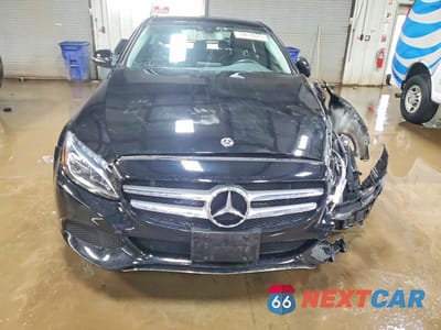Piąte zdjęcie samochodu w środku: 2018 MERCEDES-BENZ C 300 4MATIC VIN:55SWF4KB0JU245476 - miniatura