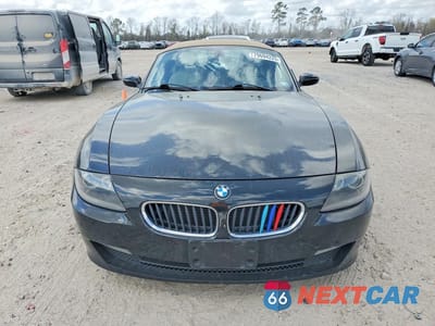 Piąte zdjęcie samochodu w środku: 2007 BMW Z4 3.0 VIN:4USBU33567LW73724 - miniatura