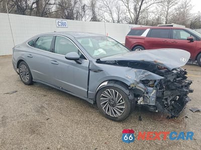 Czwarte zdjęcie samochodu z boku: 2024 HYUNDAI SONATA HYBRID SEL VIN:KMHL34JJ0RA094239 - miniatura