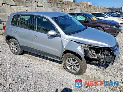 Czwarte zdjęcie samochodu z boku: 2013 VOLKSWAGEN TIGUAN S VIN:WVGAV7AX8DW541676 - miniatura