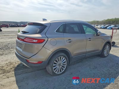 Trzecie zdjęcie samochodu z tyłu: 2019 LINCOLN MKC VIN:5LMCJ1C93KUL17267 - miniatura