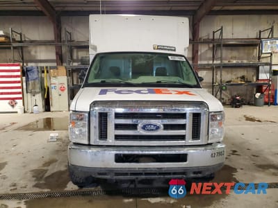 Piąte zdjęcie samochodu w środku: 2019 FORD ECONOLINE E350 SUPER DUTY CUTAWAY VAN VIN:1FDWE3F62KDC46645 - miniatura