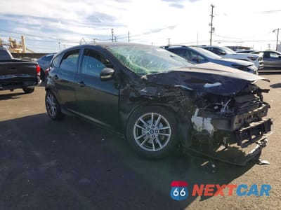 Czwarte zdjęcie samochodu z boku: 2017 FORD FOCUS SE VIN:1FADP3K21HL231549 - miniatura