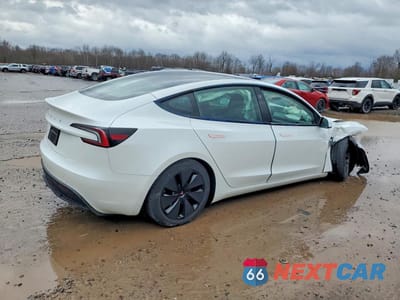 Trzecie zdjęcie samochodu z tyłu: 2024 TESLA MODEL 3 VIN:5YJ3E1EA4RF746441 - miniatura