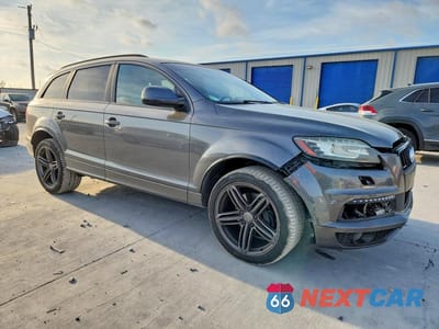 Czwarte zdjęcie samochodu z boku: 2014 AUDI Q7 PRESTIGE VIN:WA1DGAFE4ED002348 - miniatura