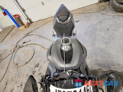 Piąte zdjęcie samochodu w środku: 2025 KAWASAKI ZX636 K VIN:JKBZXJJ15SA031201 - miniatura