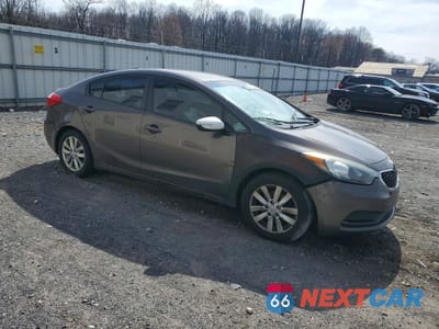 Czwarte zdjęcie samochodu z boku: 2015 KIA FORTE LX VIN:KNAFX4A6XF5255473 - miniatura