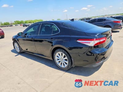 Drugie zdjęcie samochodu z przodu: 2019 TOYOTA CAMRY LE VIN:4T1B11HK8KU831710 - miniatura