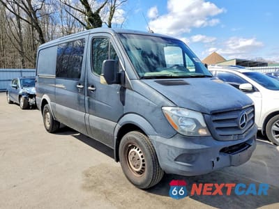 Czwarte zdjęcie samochodu z boku: 2017 MERCEDES BENZ SPRINTER 2500 VIN:WD4PE7CD7HP381426 - miniatura