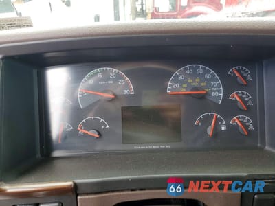 Zdjęcie 8 z 10 samochodu: 2016 VOLVO VN VNL VIN:4V4NC9EJ7GN974546 - miniatura