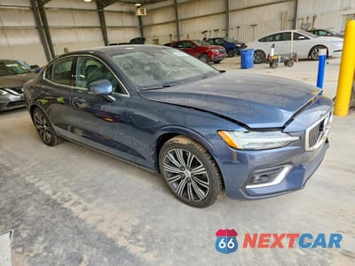 Czwarte zdjęcie samochodu z boku: 2020 VOLVO S60 T6 INSCRIPTION VIN:7JRA22TL2LG060486 - miniatura