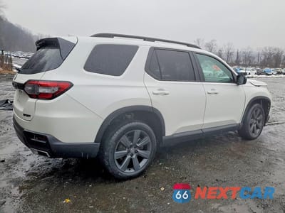 Trzecie zdjęcie samochodu z tyłu: 2025 HONDA PILOT SPORT VIN:5FNYG1H37SB183565 - miniatura