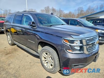 Czwarte zdjęcie samochodu z boku: 2017 CHEVROLET SUBURBAN K1500 LT VIN:1GNSKHKCXHR181521 - miniatura