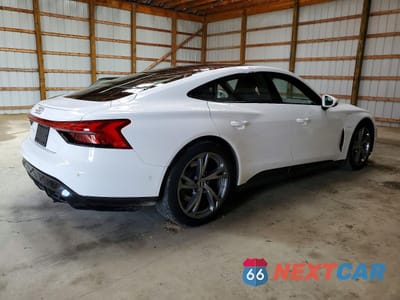 Trzecie zdjęcie samochodu z tyłu: 2022 AUDI E-TRON GT PRESTIGE VIN:WAUDJBFW9N7003898 - miniatura