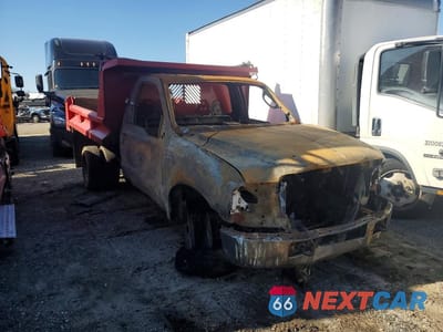 Czwarte zdjęcie samochodu z boku: 2005 FORD F350 SUPER DUTY VIN:1FDWF37595EA32656 - miniatura