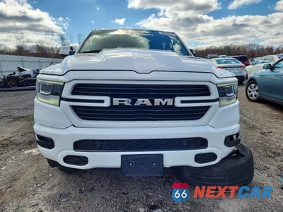 Piąte zdjęcie samochodu w środku: 2022 RAM 1500 LARAMIE VIN:1C6SRFJT1NN322643 - miniatura