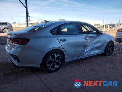 Trzecie zdjęcie samochodu z tyłu: 2020 KIA FORTE LXS VIN:3KPF24AD3LE174993 - miniatura