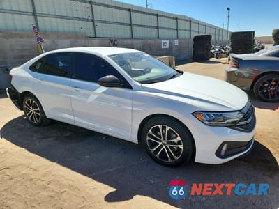 Czwarte zdjęcie samochodu z boku: 2024 VOLKSWAGEN JETTA SPORT VIN:3VWBM7BU9RM025721 - miniatura