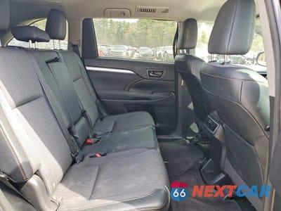 Zdjęcie 11 z 12 samochodu: 2016 TOYOTA HIGHLANDER LE VIN:5TDBKRFH7GS337812 - miniatura