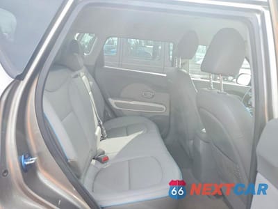 Zdjęcie 10 z 12 samochodu: 2018 KIA SOUL EV + VIN:KNDJX3AE2J7032274 - miniatura