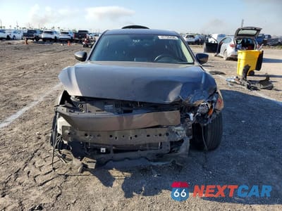 Piąte zdjęcie samochodu w środku: 2017 MAZDA 3 SPORT VIN:3MZBN1U71HM147229 - miniatura