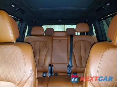 Zdjęcie 10 z 13 samochodu: 2025 BMW X7 XDRIVE40I VIN:5UX23EM09S9Z90117 - miniatura