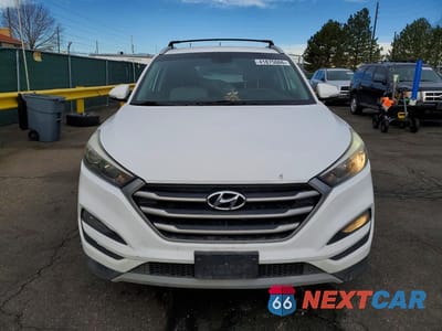 Piąte zdjęcie samochodu w środku: 2017 HYUNDAI TUCSON SPORT VIN:KM8J3CA23HU296726 - miniatura