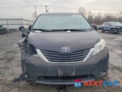 Piąte zdjęcie samochodu w środku: 2014 TOYOTA SIENNA LE 8-PASSENGER VIN:5TDKK3DCXES485230 - miniatura