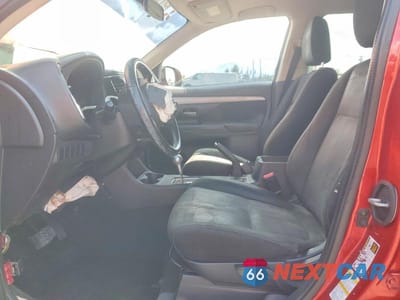 Zdjęcie 7 z 13 samochodu: 2016 MITSUBISHI OUTLANDER SE VIN:JA4AD3A3XGZ012160 - miniatura