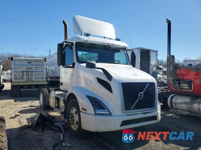 2019 VOLVO VNR SEMI TRUCK 4V4W19DF1KN217898 - główne zdjęcie licytacji z USA - miniatura