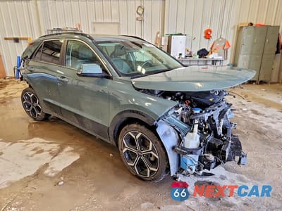 Czwarte zdjęcie samochodu z boku: 2023 KIA NIRO EX TOURING VIN:KNDCR3LE7P5070782 - miniatura