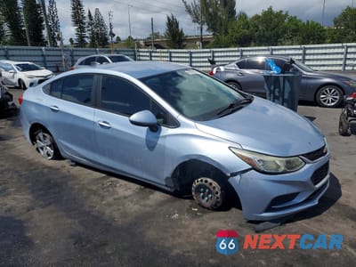 Czwarte zdjęcie samochodu z boku: 2017 CHEVROLET CRUZE LS VIN:1G1BC5SMXH7191922 - miniatura