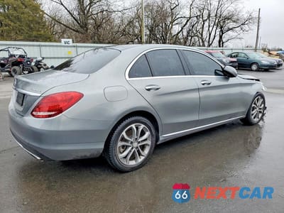 Trzecie zdjęcie samochodu z tyłu: 2016 MERCEDES-BENZ C 300 4MATIC VIN:55SWF4KB3GU121629 - miniatura