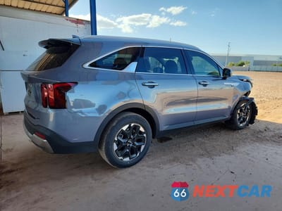 Trzecie zdjęcie samochodu z tyłu: 2024 KIA SORENTO S VIN:5XYRL4JC1RG273681 - miniatura